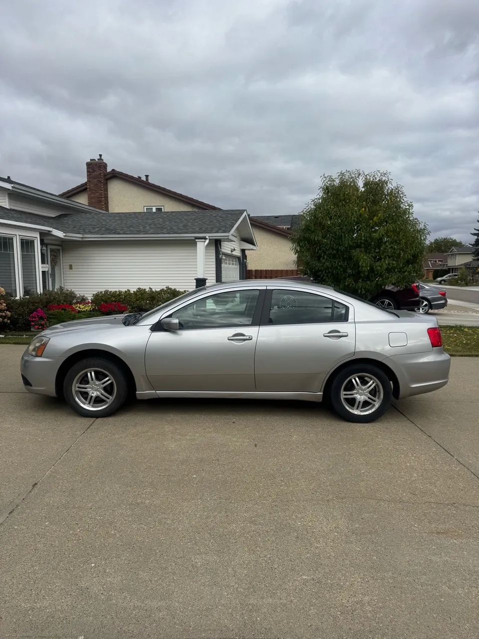 Mitsubishi Galant 2009 photo 2