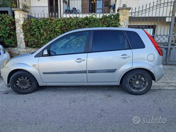 Ford Fiesta 2007 photo 2