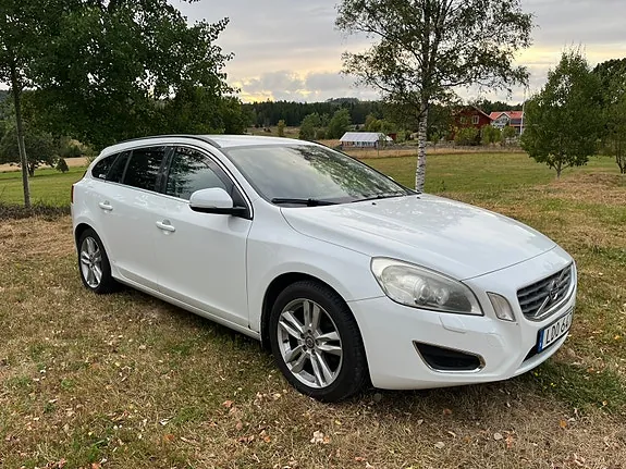Volvo V60 2011 photo 2