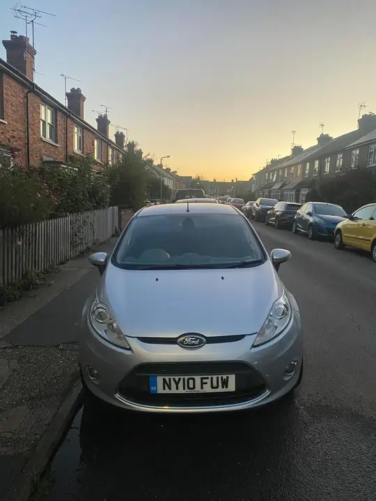 Ford Fiesta 2010 photo 2