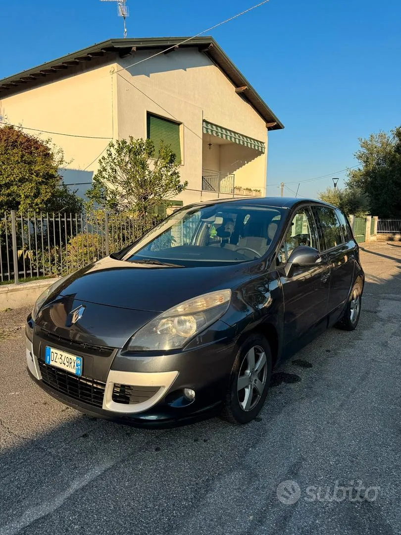 Renault Scenic 2010 photo 3