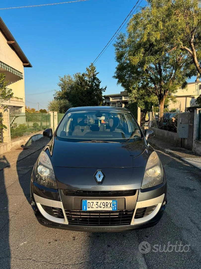 Renault Scenic 2010 photo 2