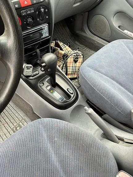 Hyundai Elantra 2000 photo 4