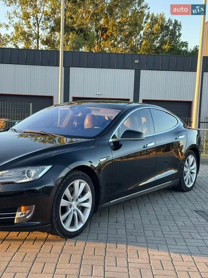 Tesla Model S 2014 photo 2
