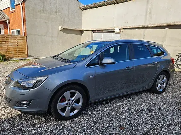 Opel Astra 2012 photo 3