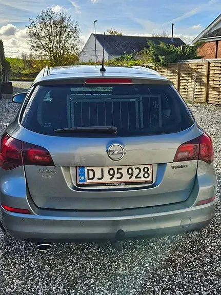 Opel Astra 2012 photo 4