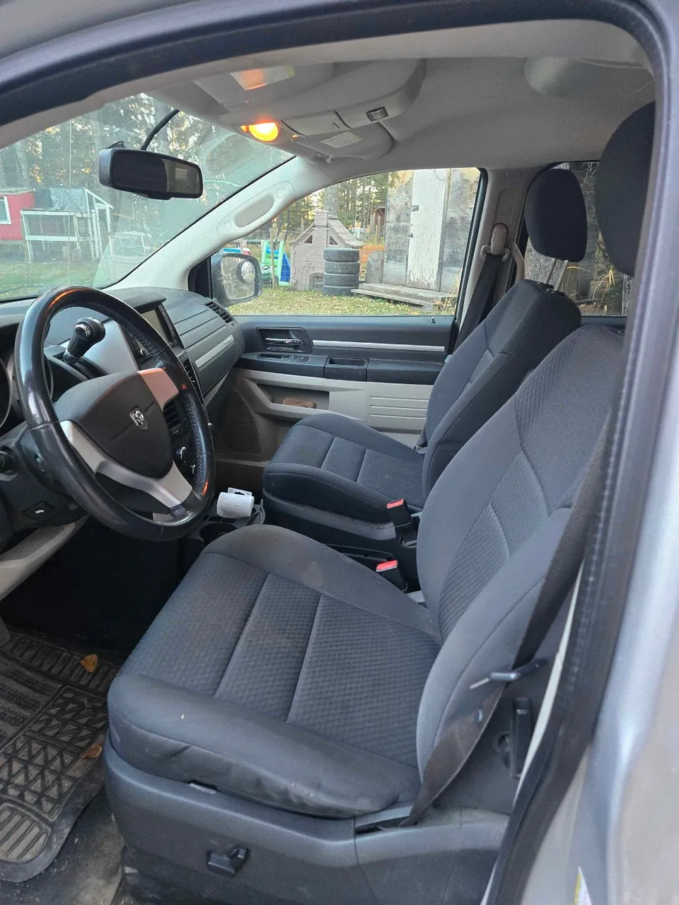Dodge Grand Caravan 2010 photo 2