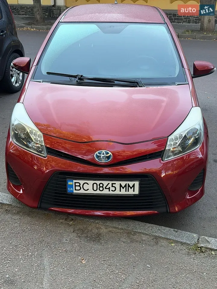 Toyota Yaris 2013 photo 2