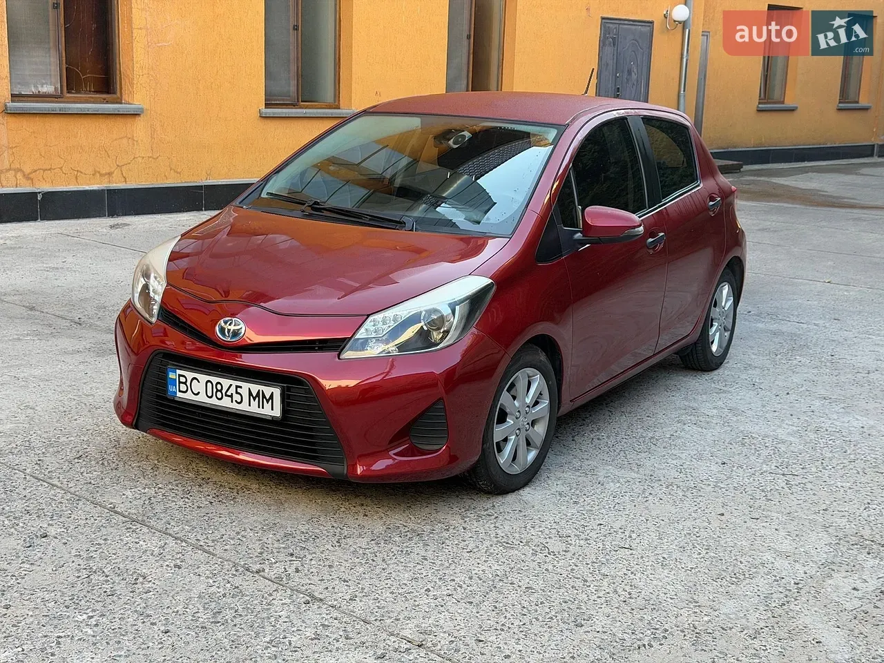 Toyota Yaris 2013 photo 3