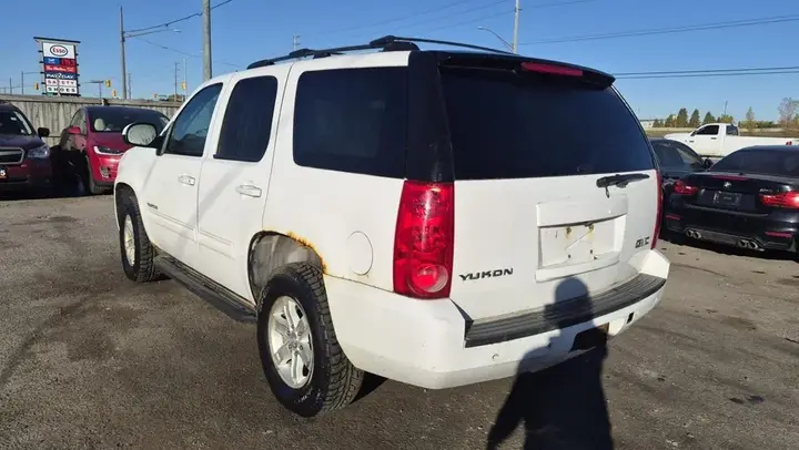 GMC Yukon 2011 photo 3