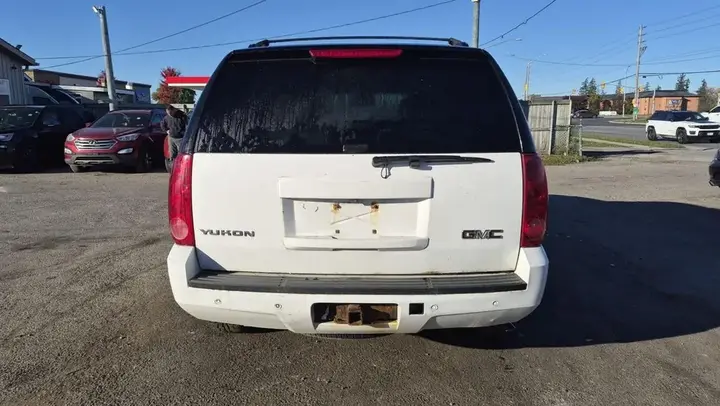 GMC Yukon 2011 photo 4