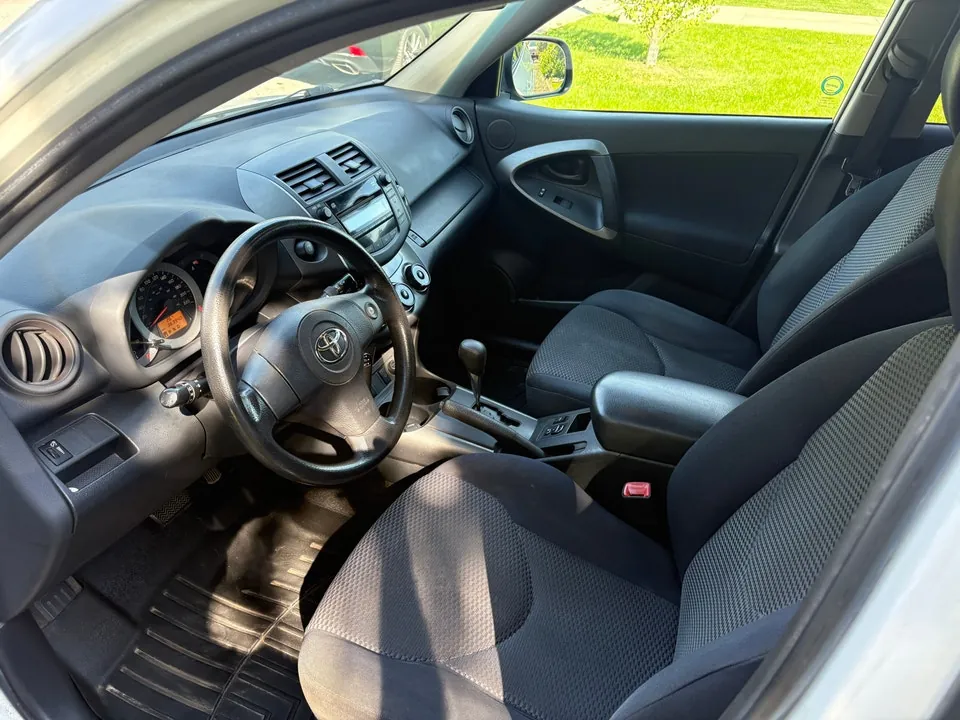 Toyota Rav4 2010 photo 5