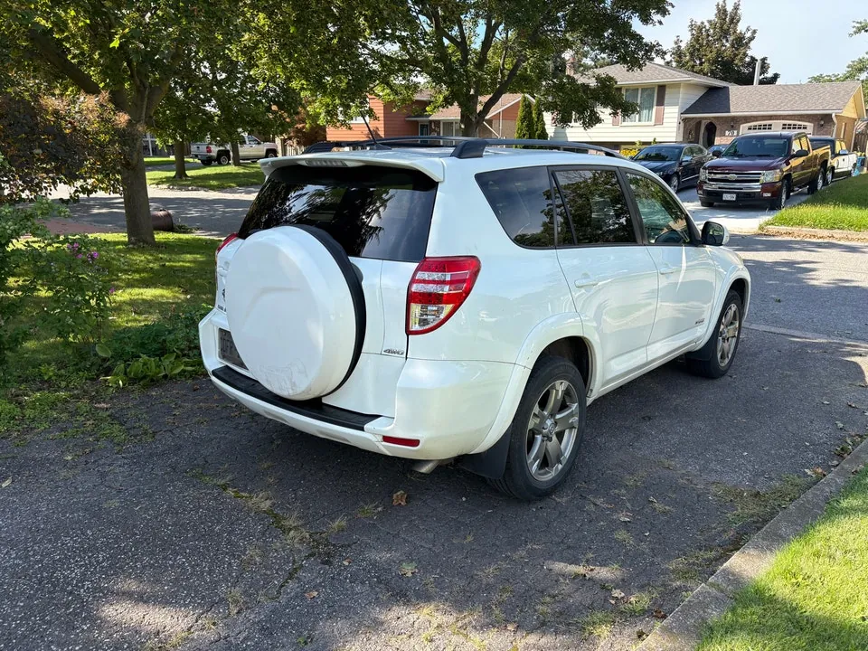 Toyota Rav4 2010 photo 3