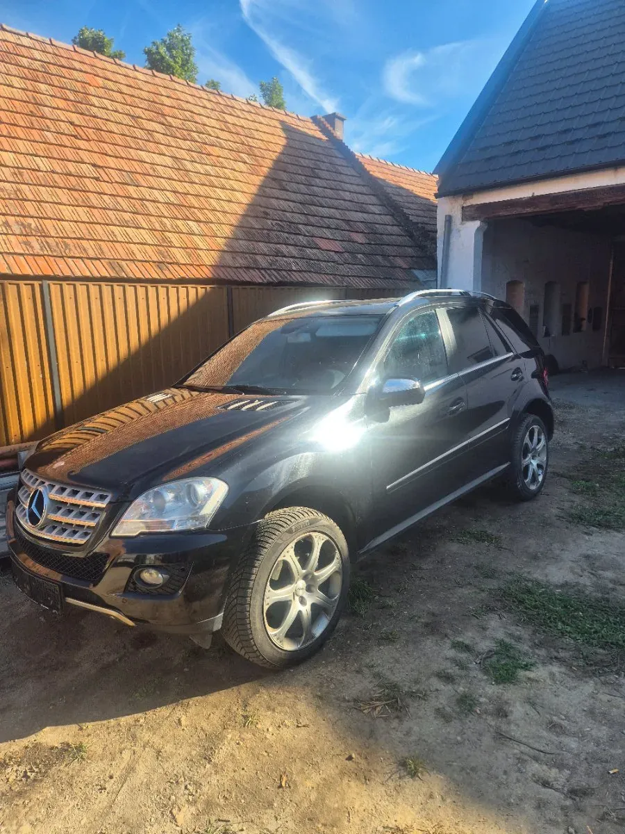 Mercedes-Benz M-Class 2009 photo 3