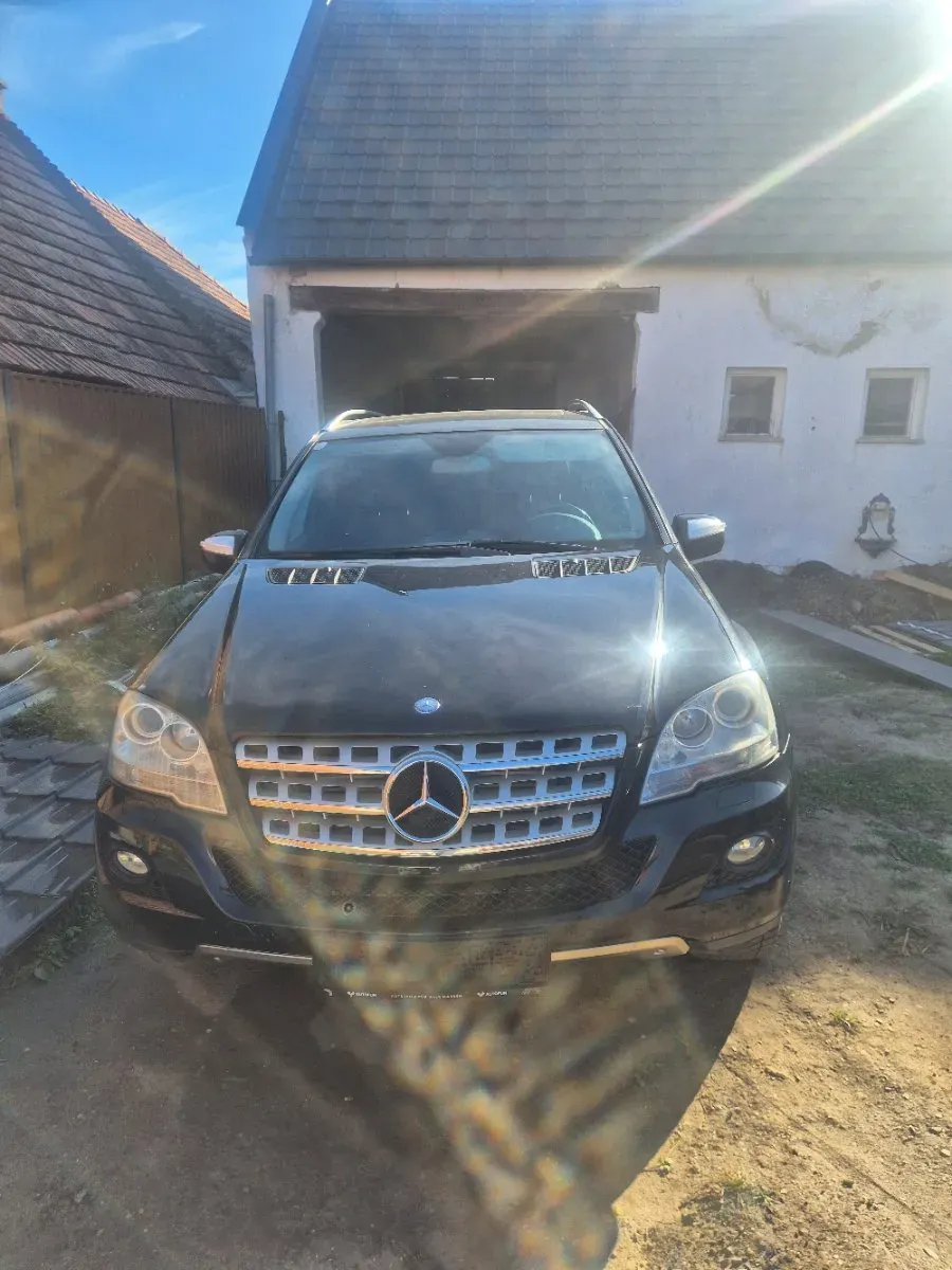 Mercedes-Benz M-Class 2009 photo 2