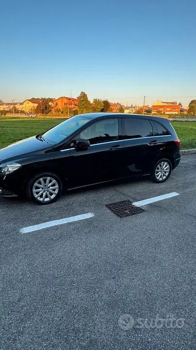 Mercedes-Benz B-Class 2013 photo 2