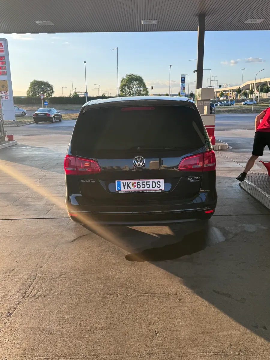 Volkswagen Sharan 2013 photo 2