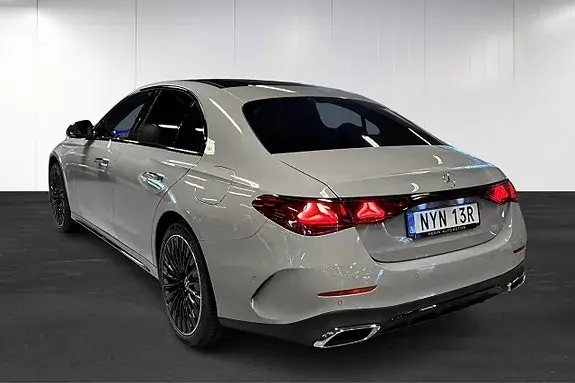 Mercedes-Benz E300 De 2027 photo 4