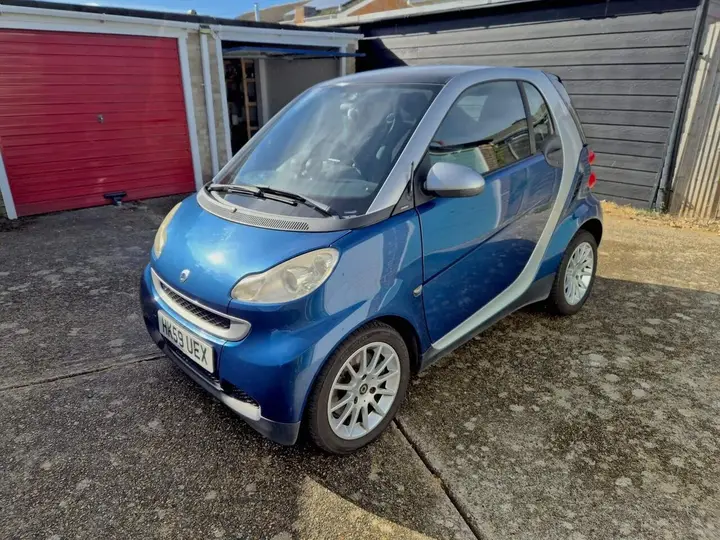Smart Fortwo 2010 photo 2