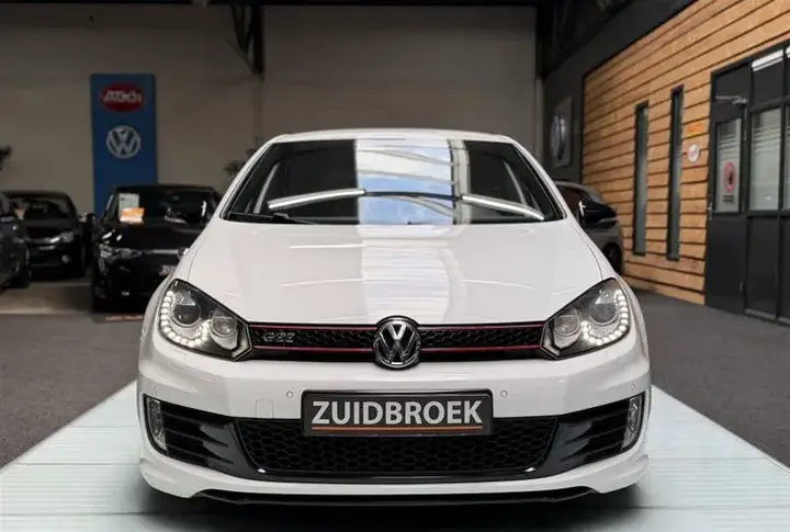Volkswagen Golf 2011 photo 2