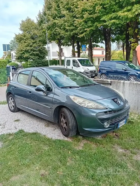 Peugeot 208 2008 photo 3
