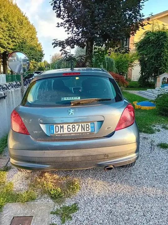 Peugeot 208 2008 photo 4