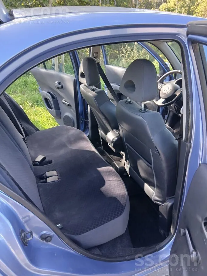 Nissan Micra 2004 photo 5