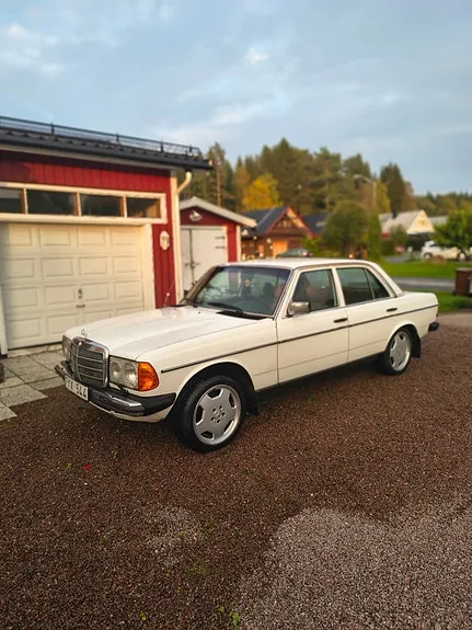 Mercedes-Benz 230