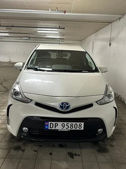 Toyota Prius 2016 photo 2