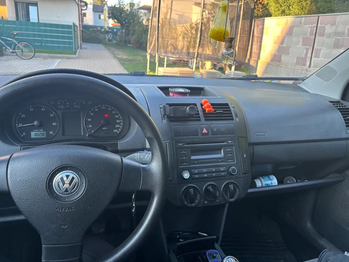 Volkswagen Polo 2007 photo 2