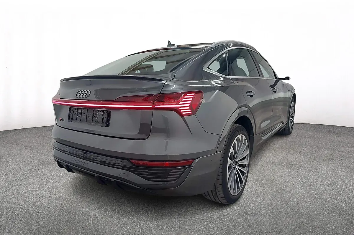 Audi Q8 2023 photo 2