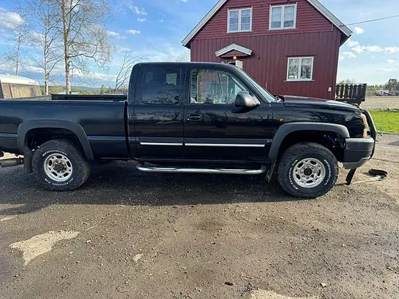 Chevrolet Silverado 2500 2003 photo 2