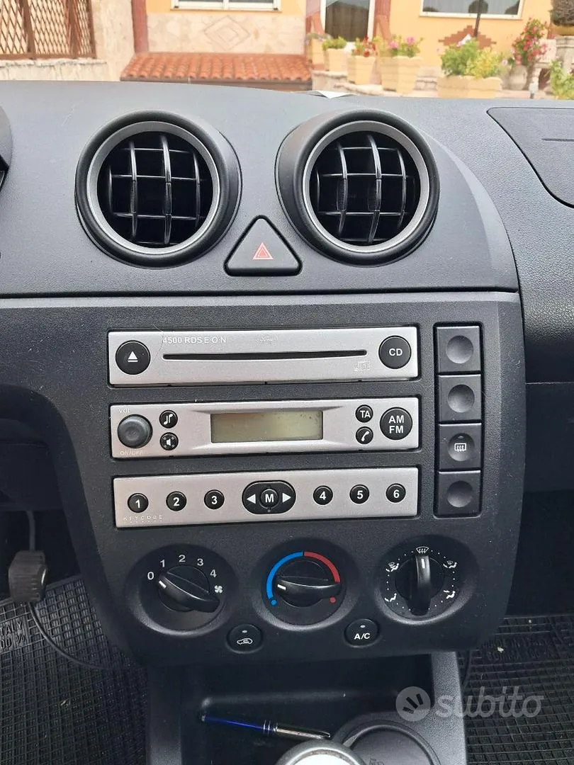 Ford Fiesta 2005 photo 4