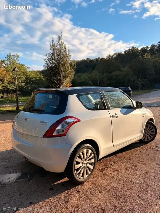 Suzuki Swift 2012 photo 3