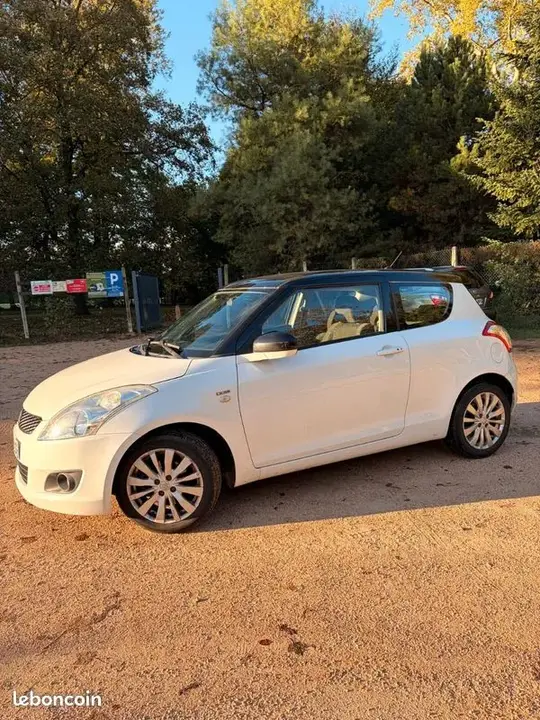 Suzuki Swift 2012 photo 2