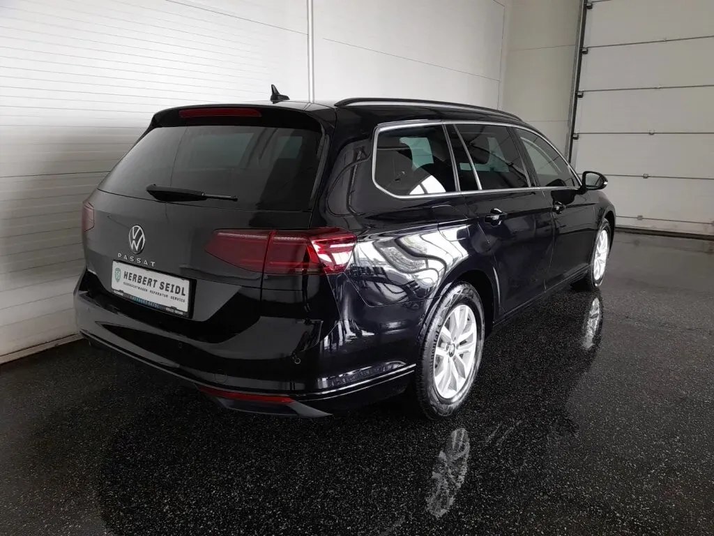 Volkswagen Passat 2022 photo 2