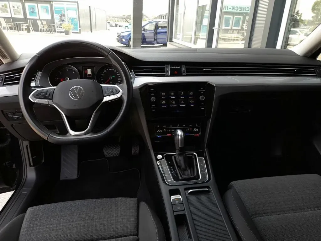 Volkswagen Passat 2022 photo 3