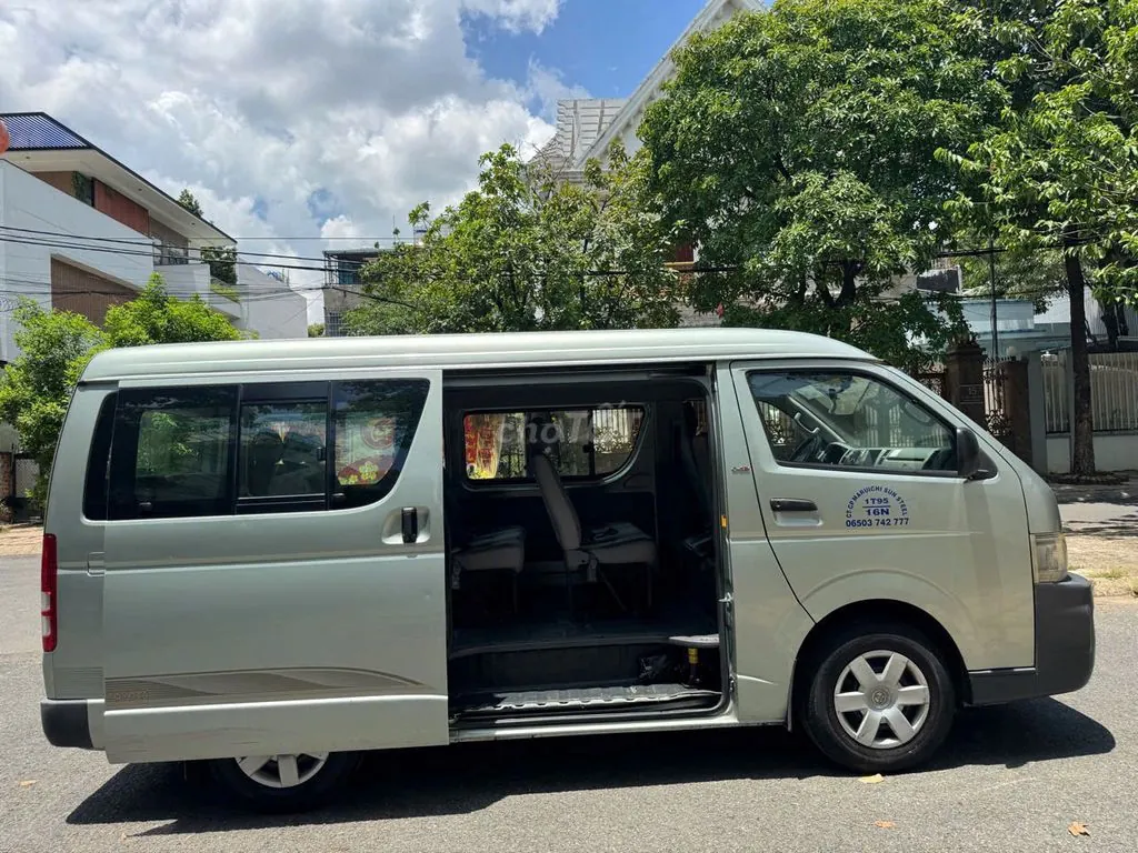 Toyota Hiace 2009 photo 4