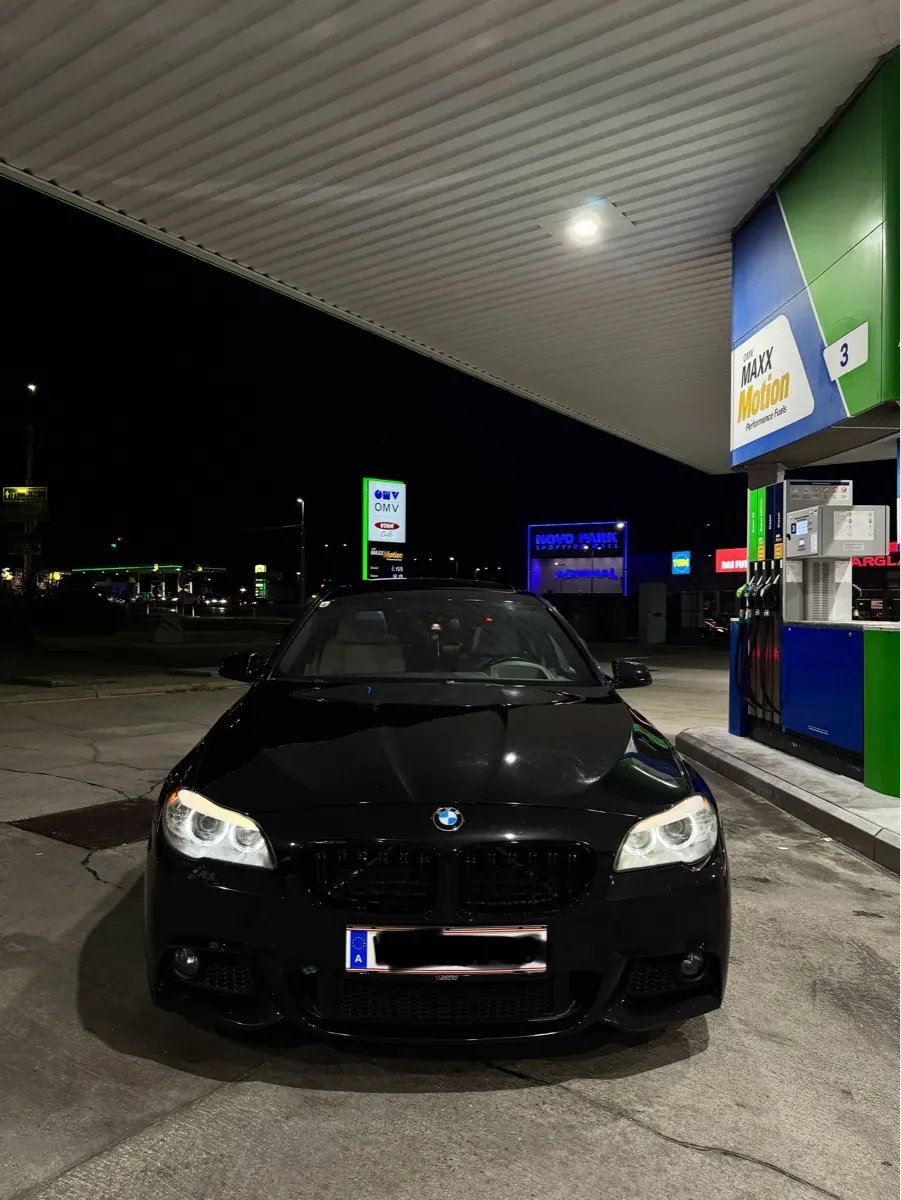 BMW 5 Series 2011 photo 2