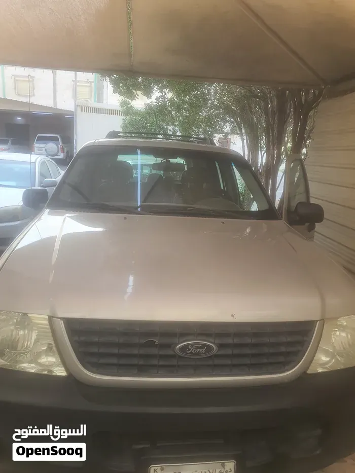 Ford Explorer 2005 photo 2