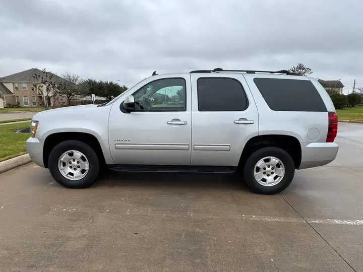 Chevrolet Tahoe 2011 photo 2