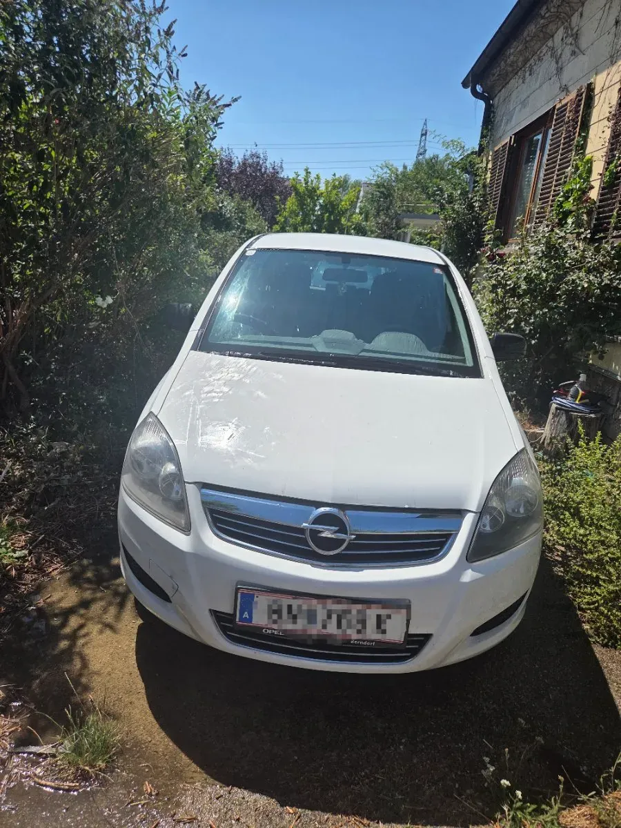 Opel Zafira 2010 photo 2