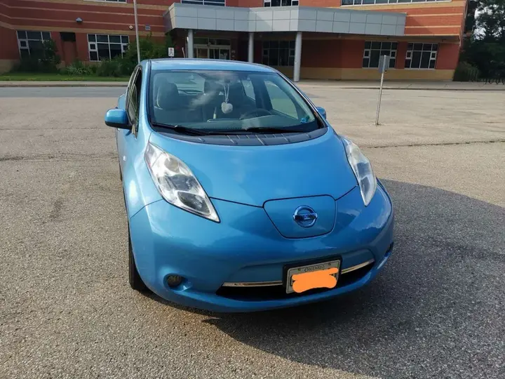 Nissan Leaf 2011 photo 2