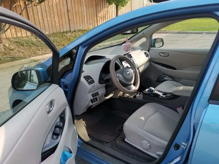 Nissan Leaf 2011 photo 4