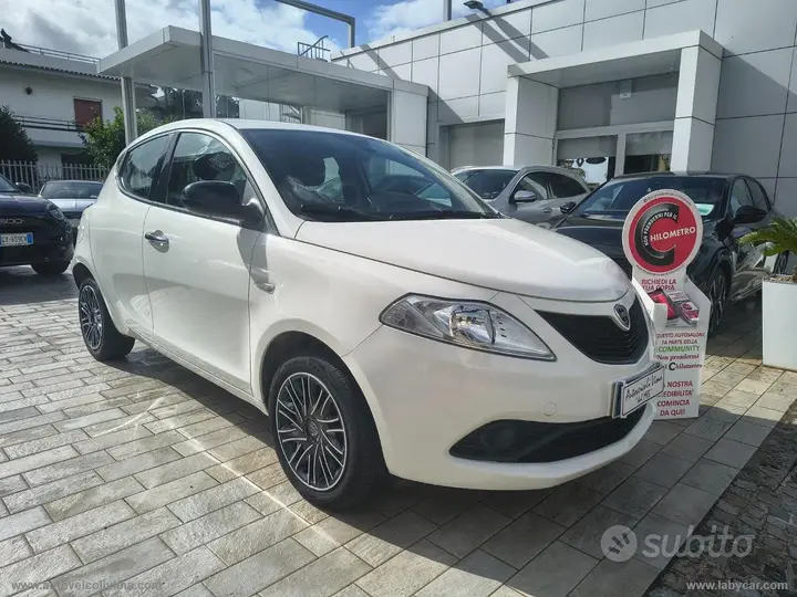 Lancia Ypsilon