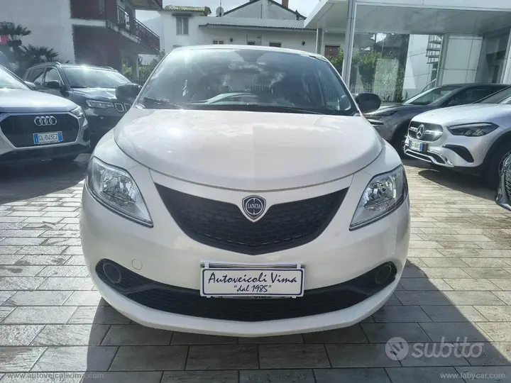 Lancia Ypsilon 2019 photo 2