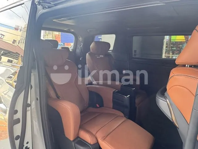 Toyota Vellfire 2025 photo 2