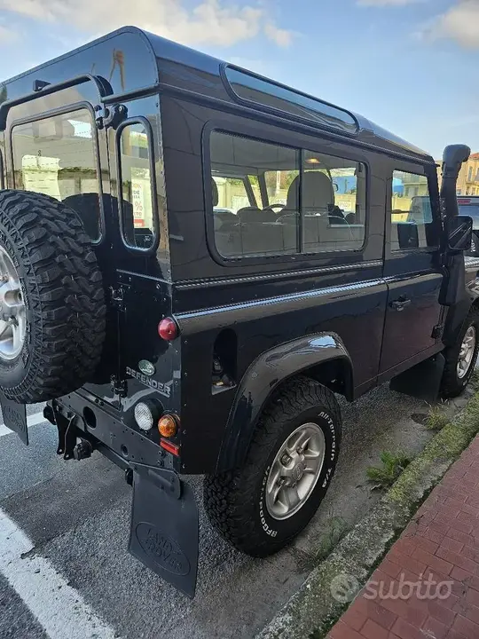 Land Rover Defender 90
