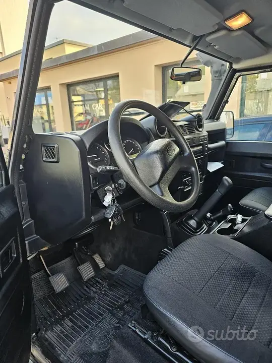 Land Rover Defender 90 2007 photo 2