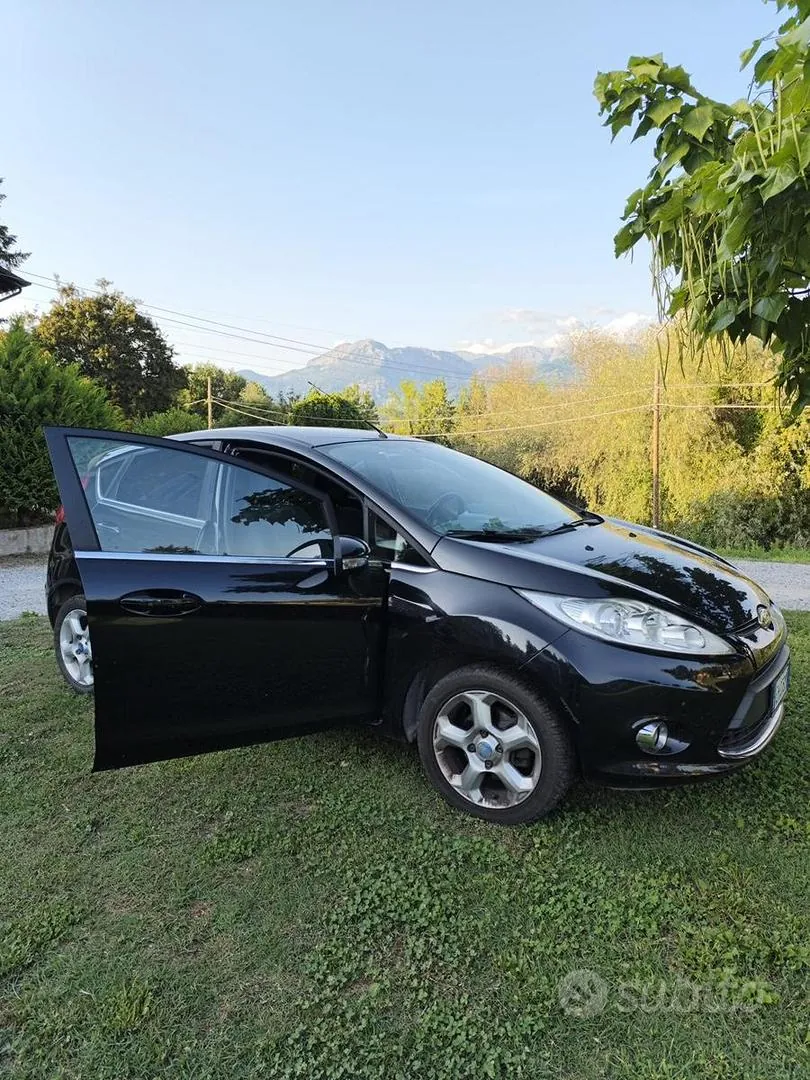 Ford Fiesta 2011 photo 4